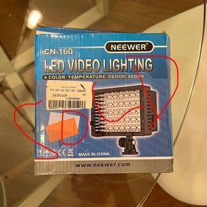 Neewer video and photo battery operated lighting. Cn160
